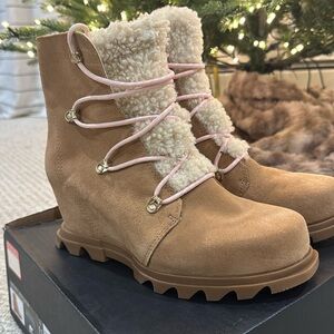 Sorel Joan of arctic wedge lll lace cozy